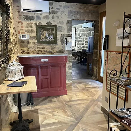 Le 19 - 19 - 50m2 - Centre Historique - Clim * Langeac